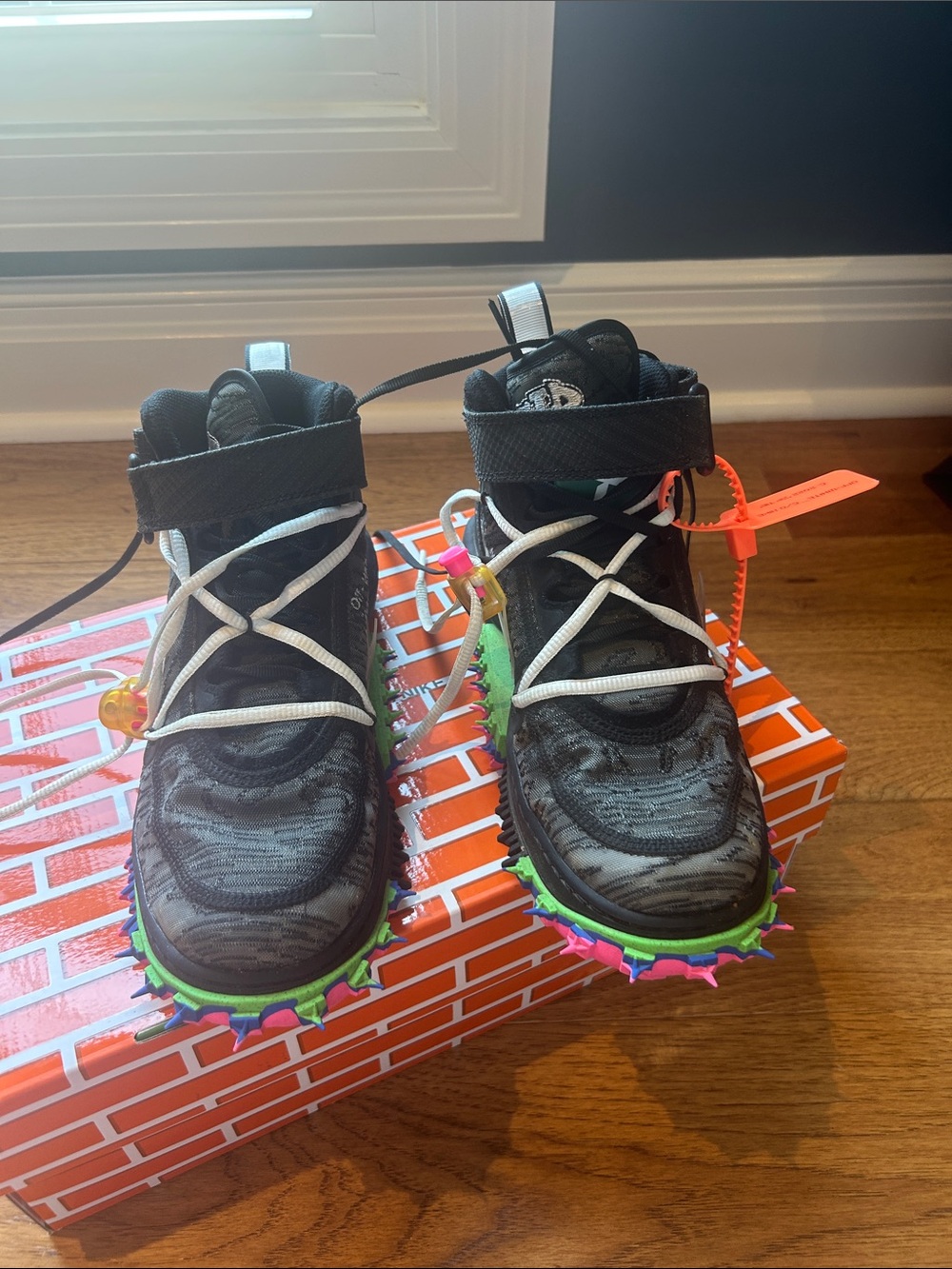 Off-White Kids Black Sneakers with Multicolor Sole Accents - Picture 5 of 11
